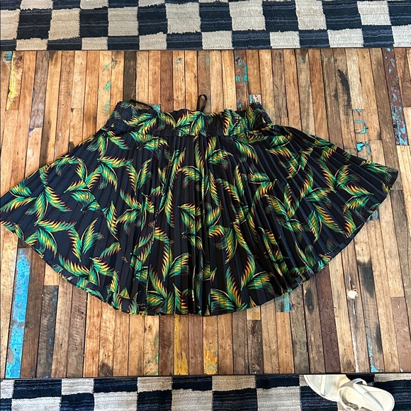 A.L.C. Palm Mini Skirt Sz 8 - Picture 5 of 5